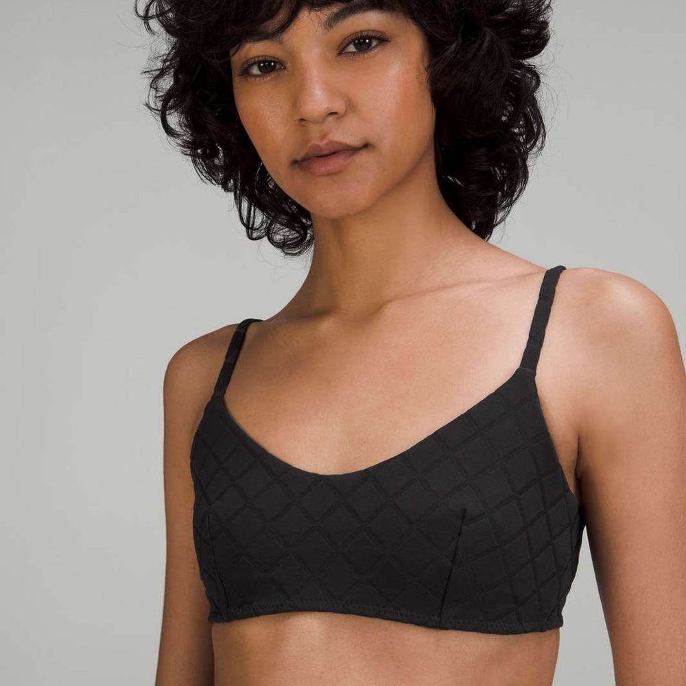 Lululemon Diamond Grid Swim Top *A/B Cup
Black